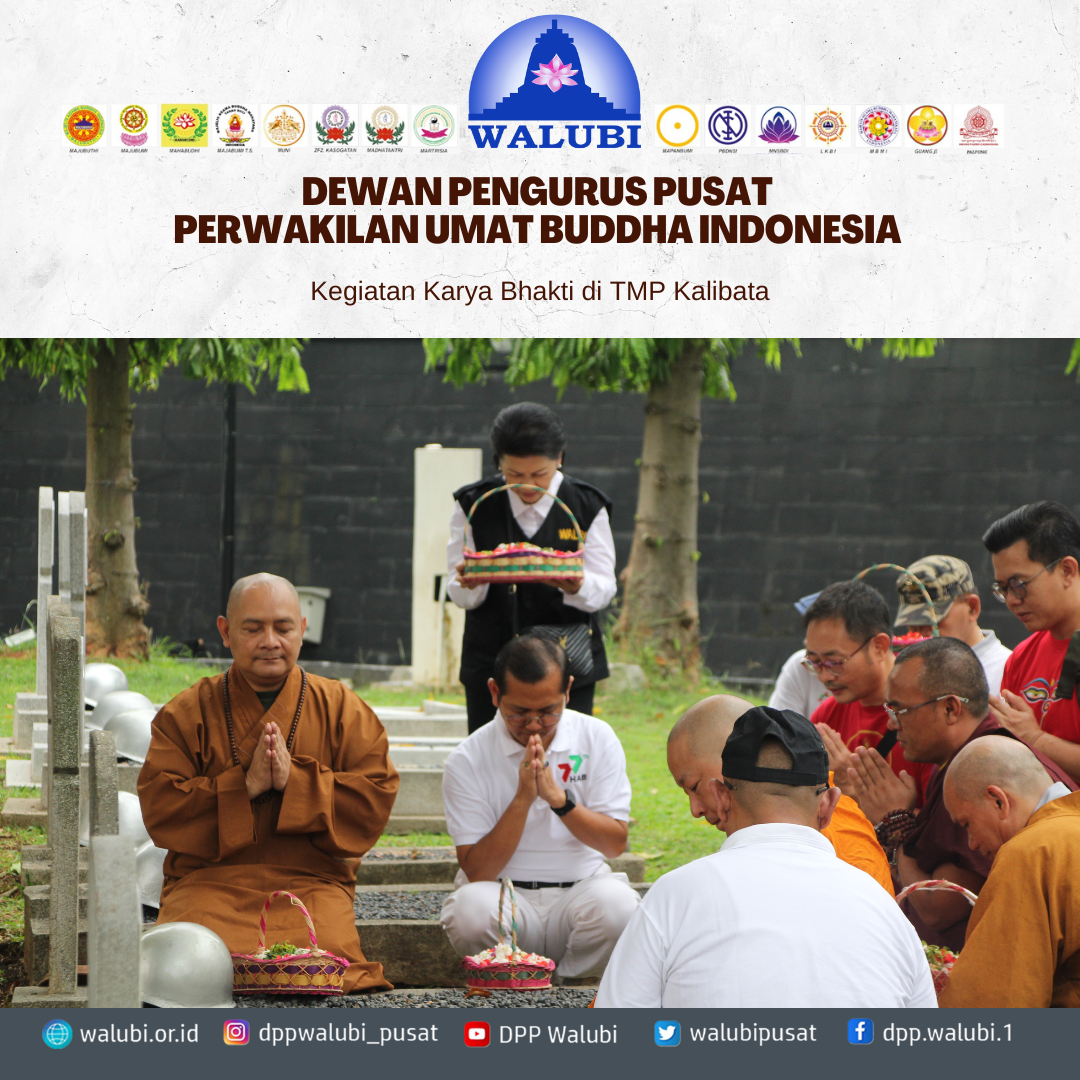 Doa sebelum tabur Bunga di salah satu makam Pahlawan